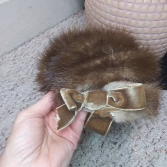 Vintage Stix Baer & Fuller Velvet Bow Trimmed Oval Brown Mink Hat - Picture 6 of 12